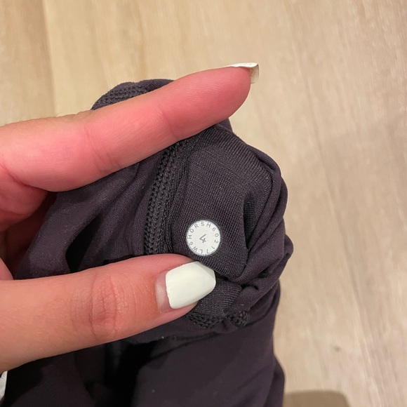 Lululemon align high rise crop 21’ - Picture 4 of 5